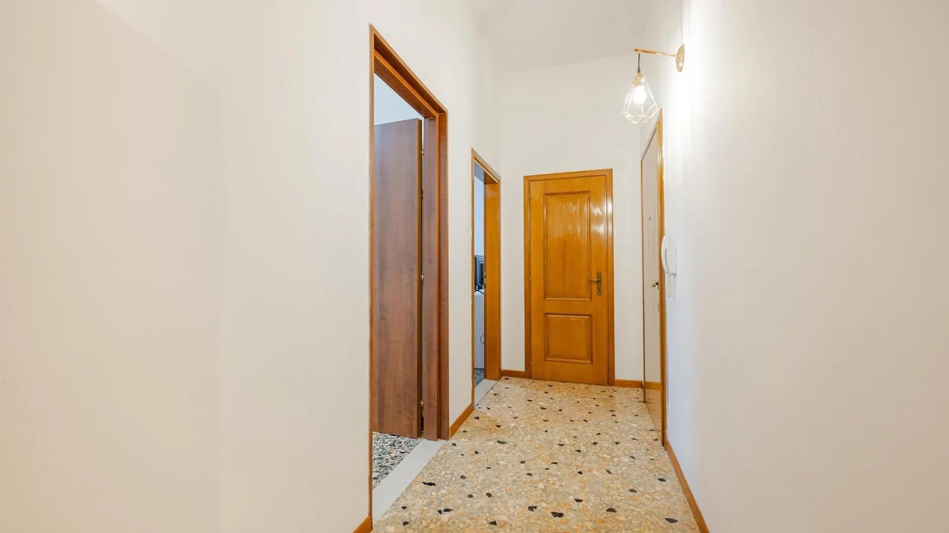 Tatiana Flat-10 Minutes From Venice Apartment