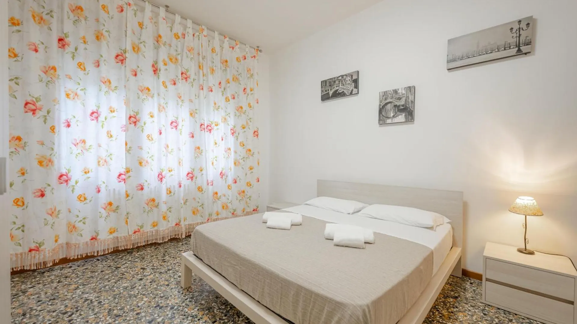 Tatiana Flat-10 Minutes From Venice Apartment