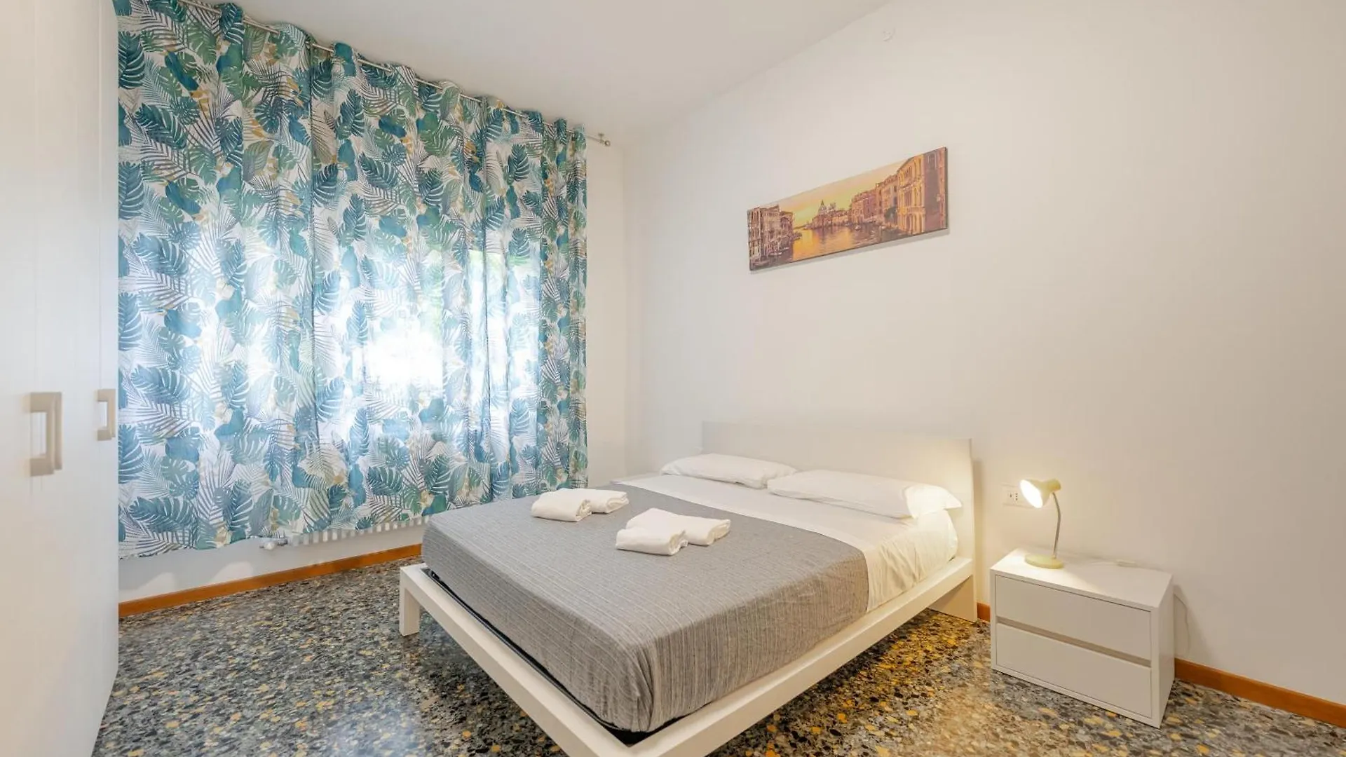 Tatiana Flat-10 Minutes From Venice Apartment